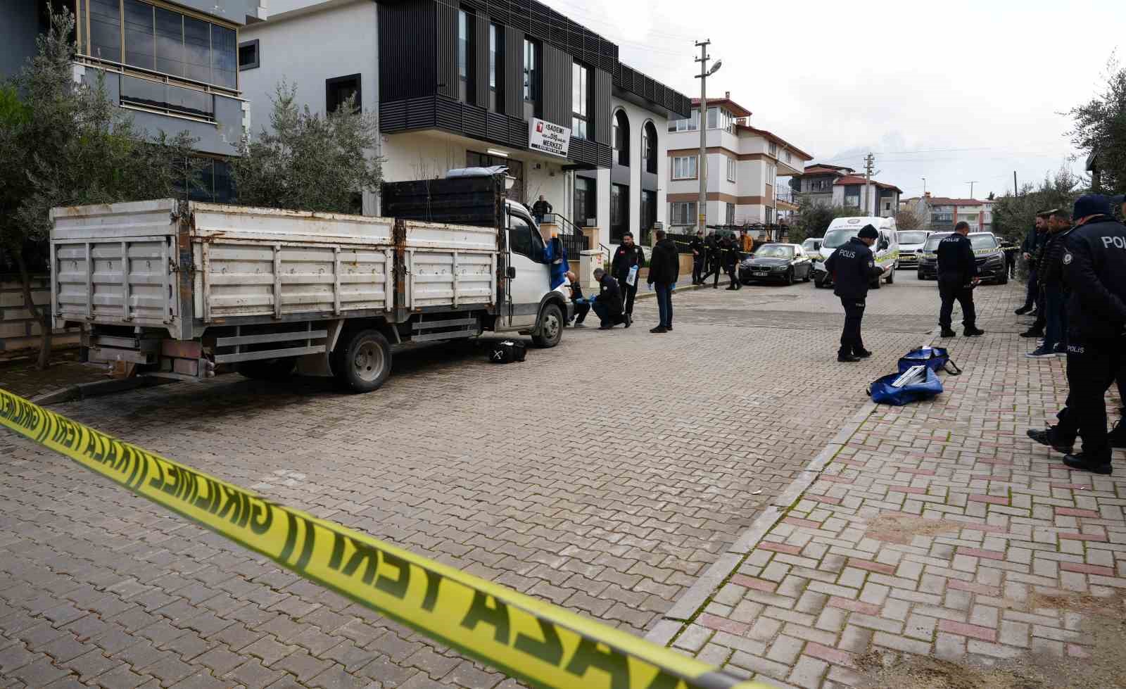 Denizli'de Kamyonda tüfekle vurulmuş halde ölü bulundu