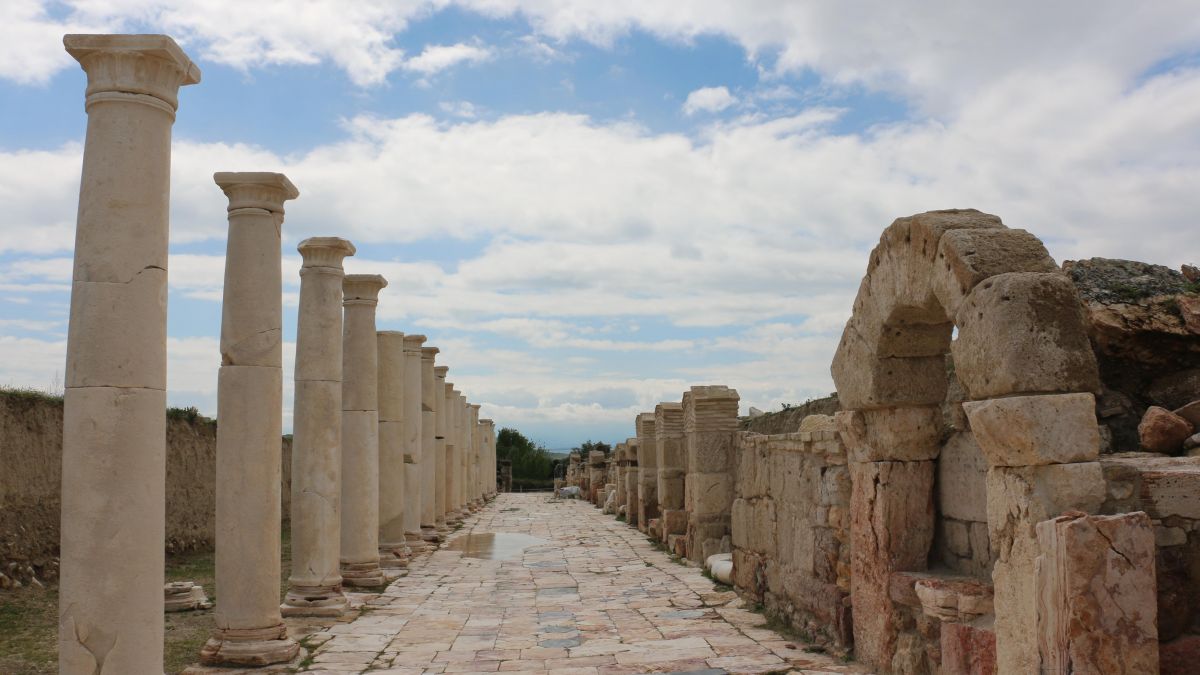 Tripolis Antik Kenti Hakkında Bilmeniz Gerekenler ve Ziyaret Rehberi